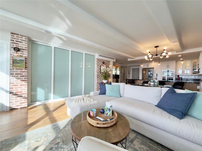 Building Photo - 800 SE 20th Ave