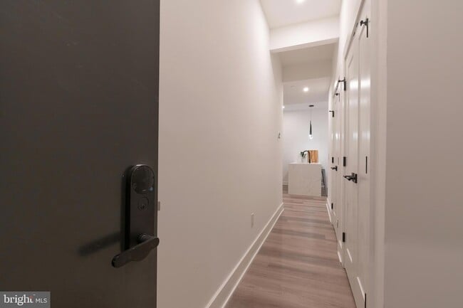 Building Photo - 1421-23-1423 E Columbia Ave