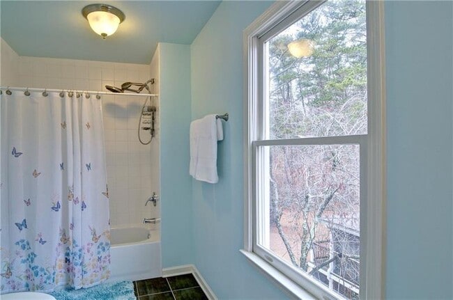 Building Photo - 4060 Merritt Dr