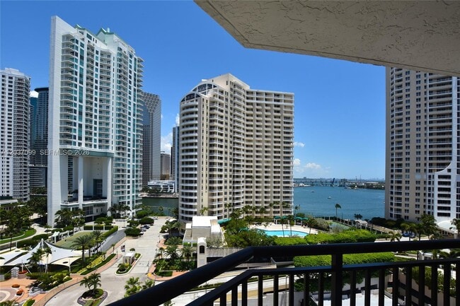 Building Photo - 540 Brickell Key Dr