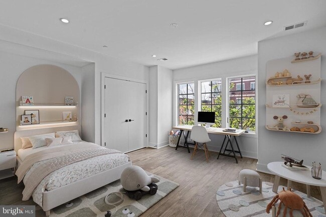 Building Photo - 742 S Broad St