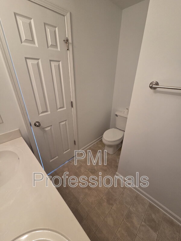 Building Photo - 108 Oak Valley Cir