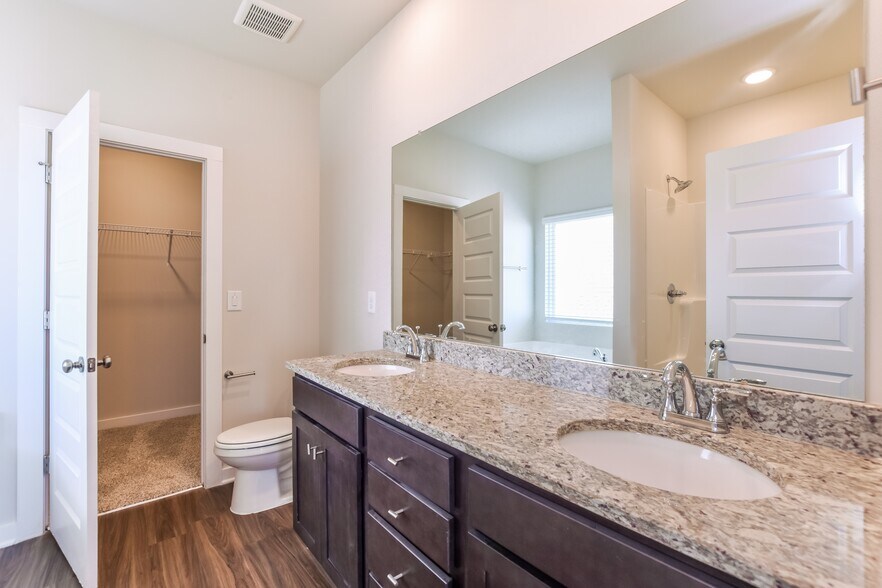 Building Photo - 26414 Valley Ridge Rd