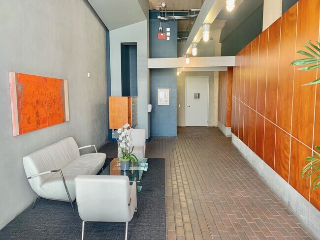 Building Photo - South Beach Contemporary Top Floor New Yor...