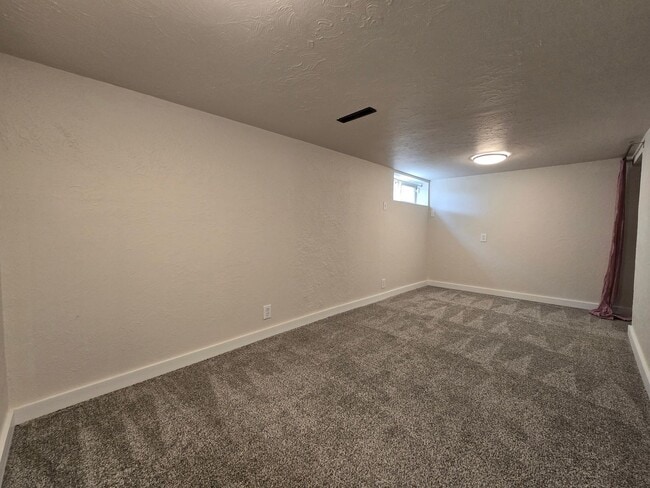 Building Photo - 3Bd/2Ba Everett Home