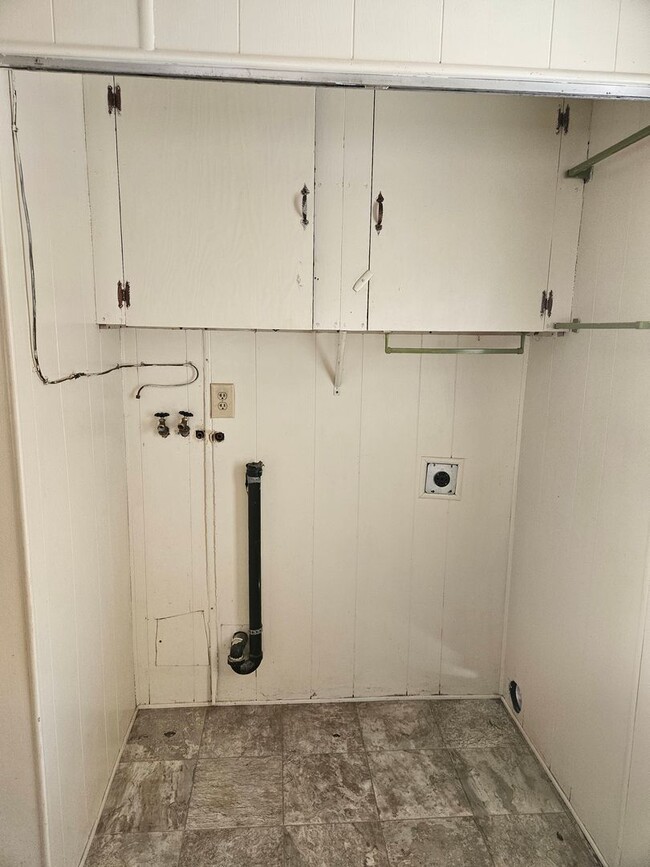Building Photo - CUTE 2 Bed/2 Bath Mobile on 2 lots in Cent...