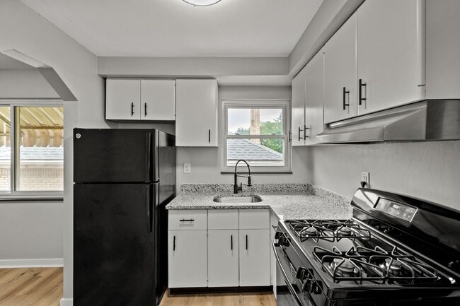 Building Photo - Stunning 3 bedroom home in McKeesport available now!