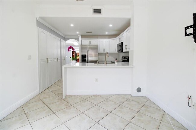Building Photo - 8544 NW 140th Terrace