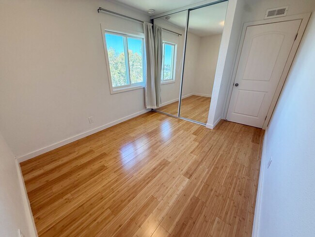 Building Photo - Stunningly Upgraded 3 Bed/2.5 Bath Home