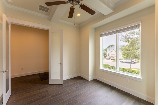 Building Photo - Spacious, Stylish, and Perfectly Located 3 Bedrooms, 2.5 Bathrooms in North Shields!!!