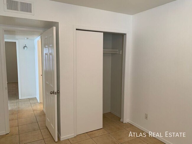 Building Photo - 128 W Inglewood St