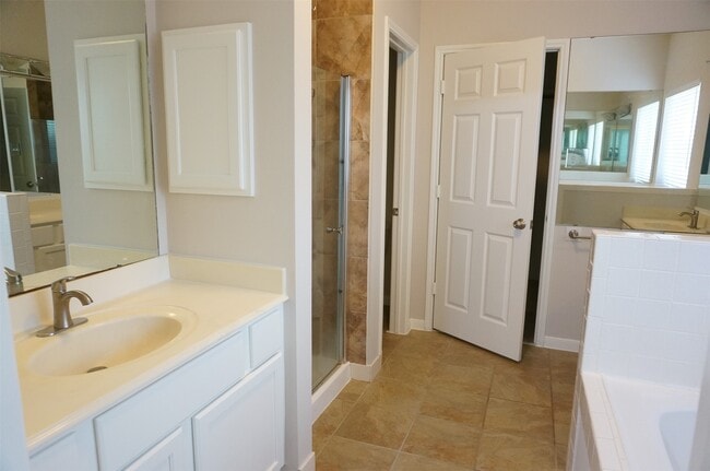 Building Photo - 4607 Forest Home Dr