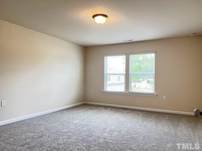 Building Photo - 3 Bedroom 2.5 Double Garage Townhome for Rent