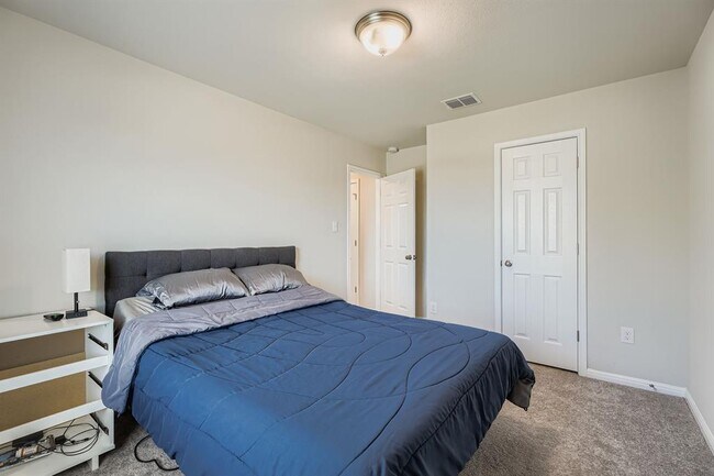 Building Photo - 11914 Ledger Dr