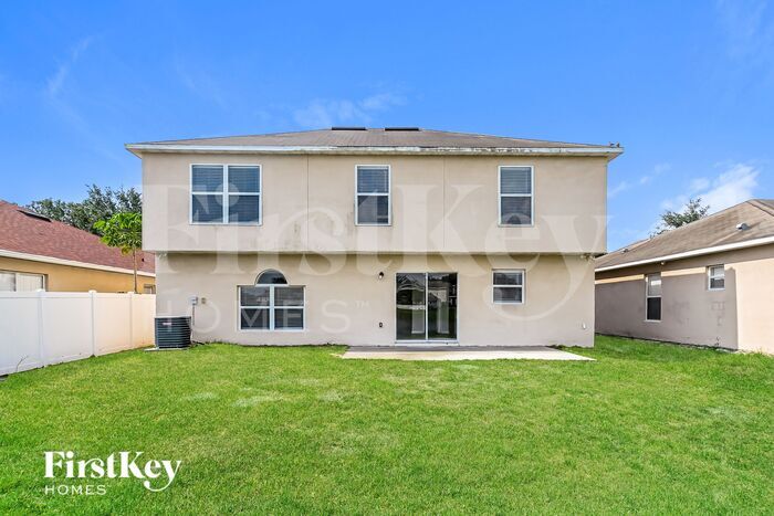 Building Photo - 10915 Banyan Wood Way