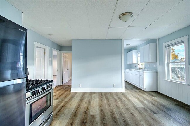 Building Photo - 68 Division St