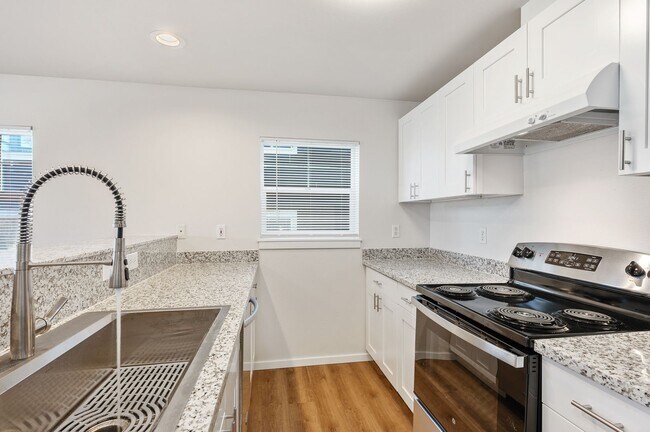 Building Photo - 166 Florentia St