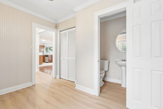 Building Photo - Water Views, Hampton, 3 bed 2.5 bath Ready Now!