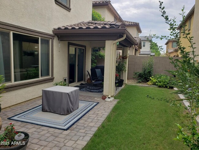 Building Photo - 16345 W Latham St