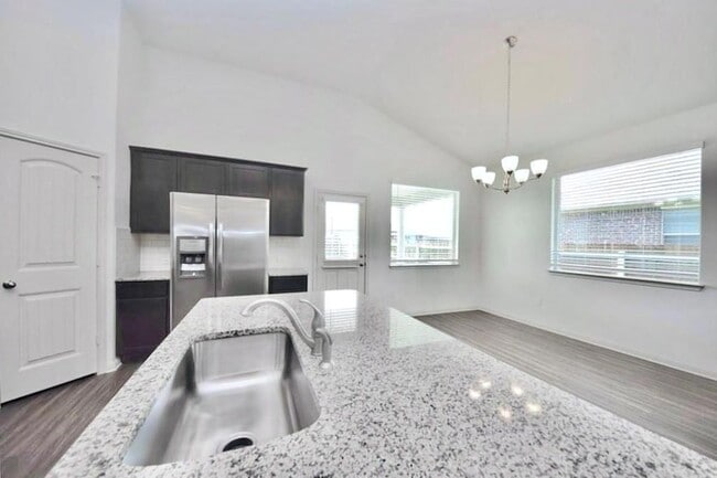 Building Photo - 16829 Aventura Ave