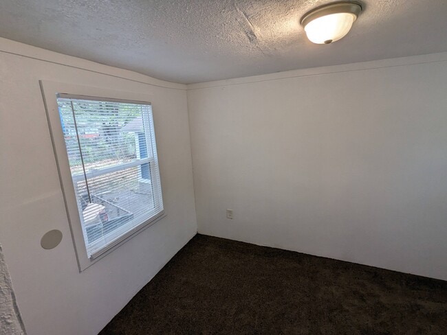 Building Photo - 300 Royal Way