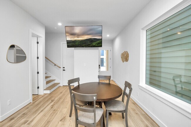 Building Photo - 6115 Campos Dr