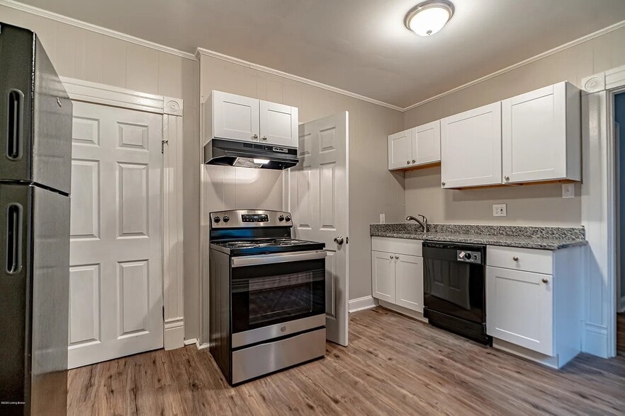 Building Photo - 1031 Dixon Ave