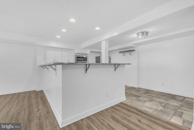 Building Photo - 1565A N Van Dorn St