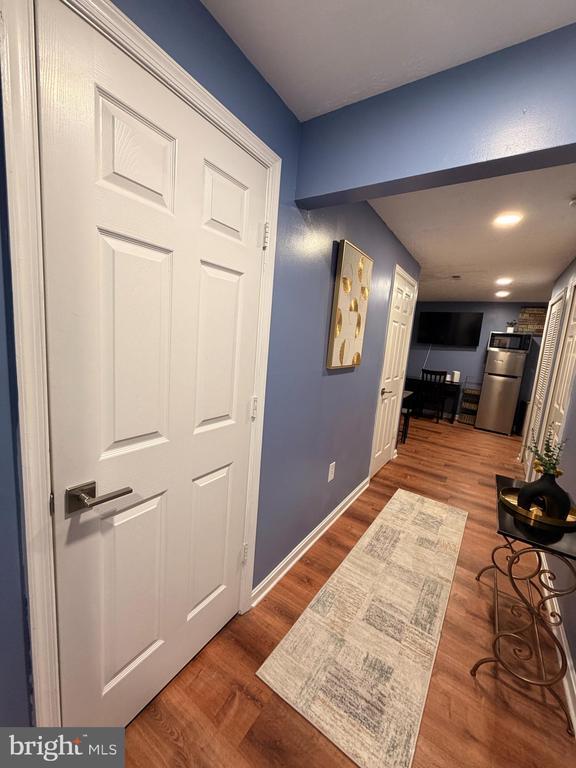 Building Photo - 311 Kings Crest Dr