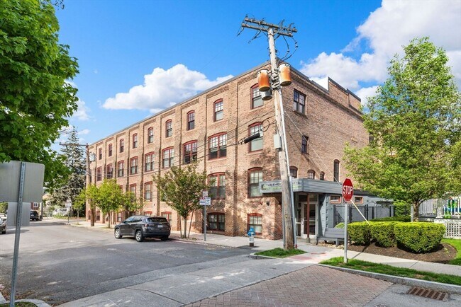 Building Photo - 22 Cottage Park Ave