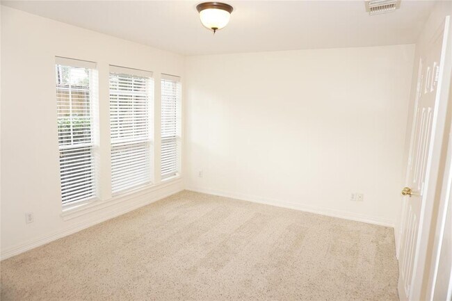 Building Photo - 1942 Fairview St