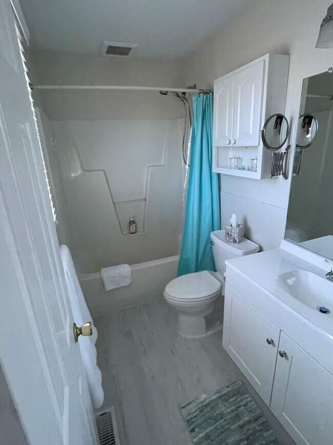 Building Photo - 4 Bedroom 2.5 Bath Home in Nags Head