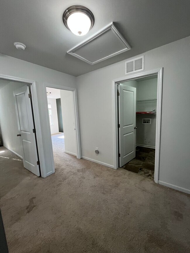 Building Photo - 751 Stradleigh Ct