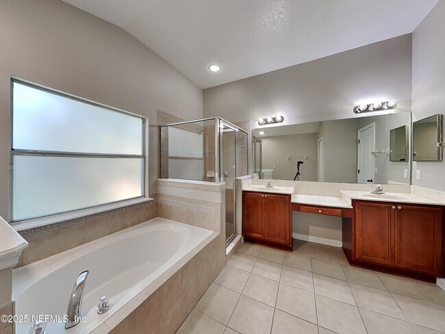 Building Photo - 10818 Birchard Ln