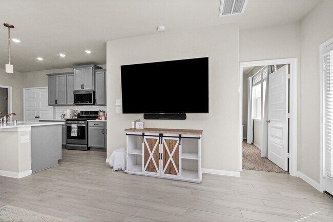 Building Photo - 18503 Sunrise Maple Dr