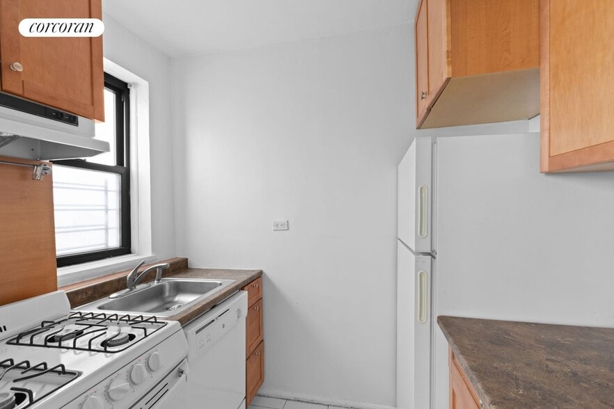 Building Photo - 222 E 35th St