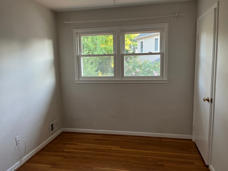 Building Photo - 7206 Bayside Ct