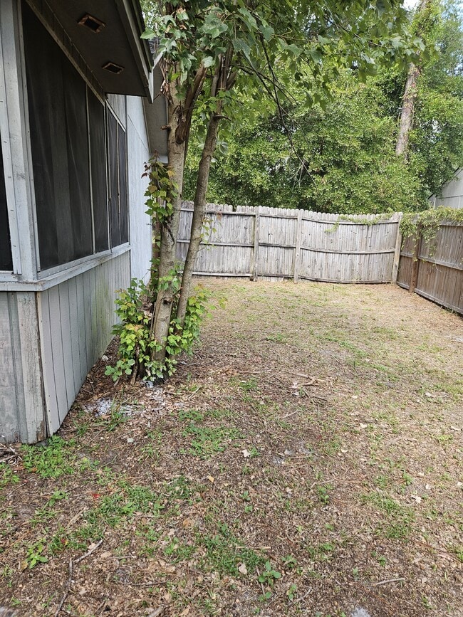 Building Photo - 3939 Hunters Lake Cir W