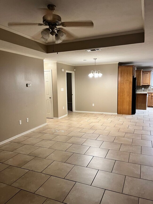 Building Photo - Galloping Way Triplex