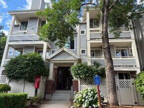 Building Photo - Spacious 2 BED 1.5 BATH Condo rental close to Quincy Center!