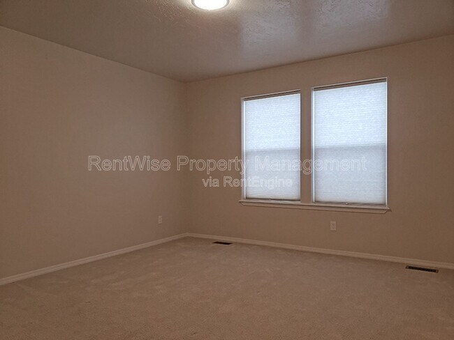 Building Photo - 8102 S Carpenter Ave