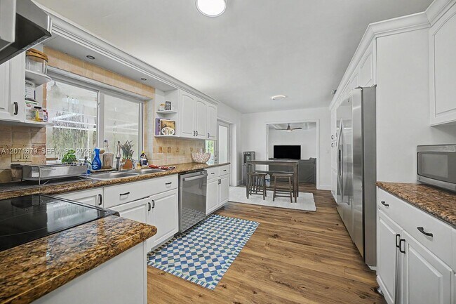 Building Photo - 7100 SW 119th St