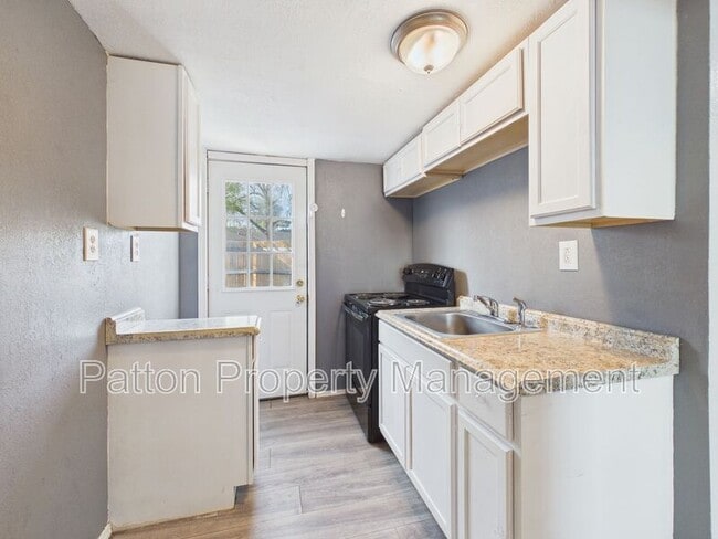 Building Photo - 2718 Duncan Dr