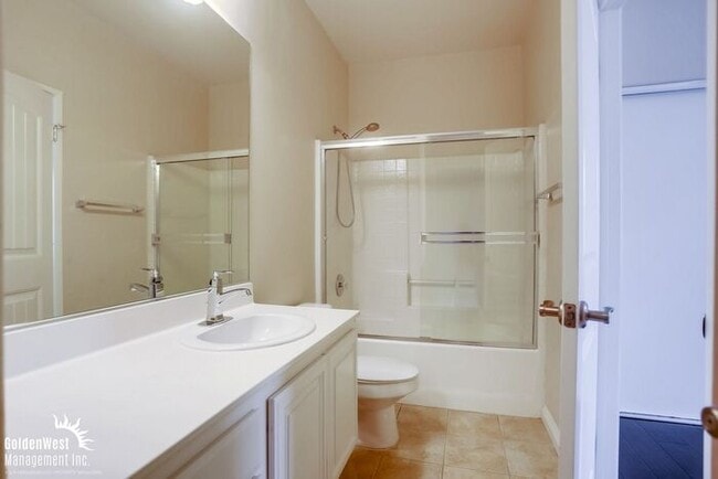 Building Photo - Exceptional 2Bdm 2.5Ba Home in the Palermo...