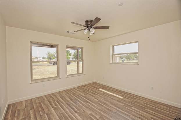 Building Photo - 8435 Buena Vista Ave