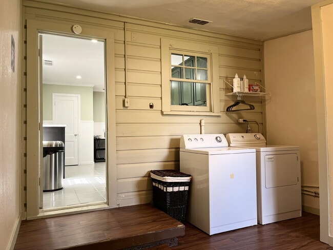 Building Photo - 2611 31st St