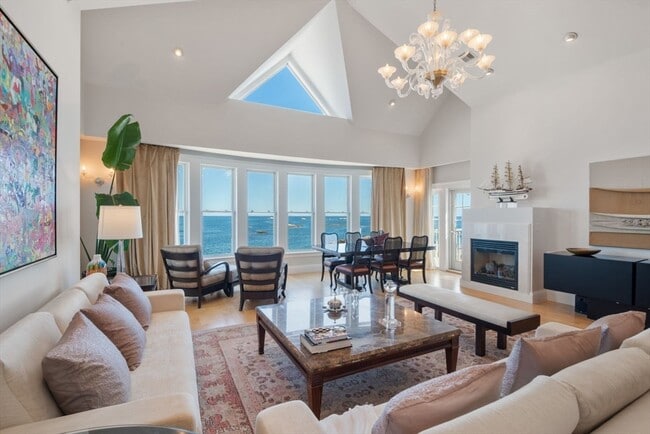Building Photo - 90 Glades Rd