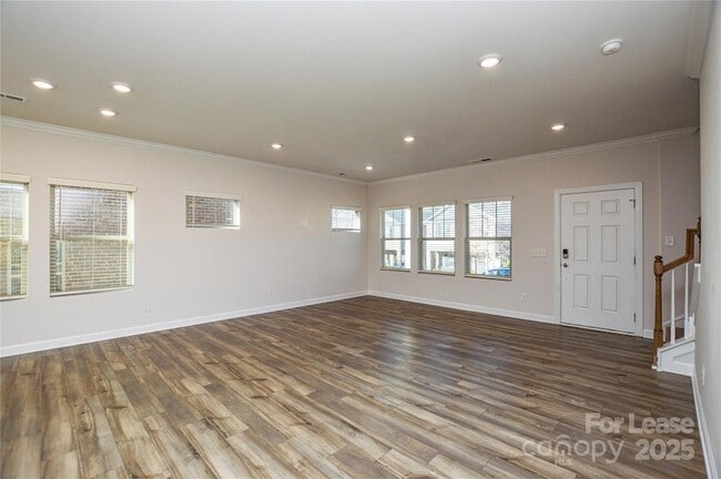 Building Photo - 3215 Lisburn St