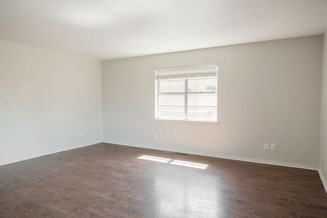 Building Photo - Beautiful home for lease near Hefner & Penn