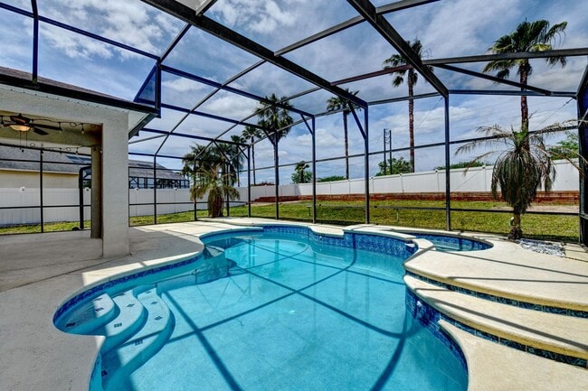 Building Photo - Perfect 4BR two story home with a Pool & Near Disney